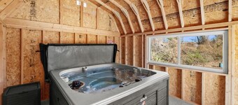 FALL SALE,Cozy 2BR Chalet, W/ Hot Tub on 1.2 Private Acres!
