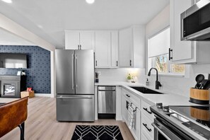 Fridge, microwave, oven, stovetop - St. Charles Manor | 2BR Hot Tub Chalet | 1.2 Acres (Saint Charles)