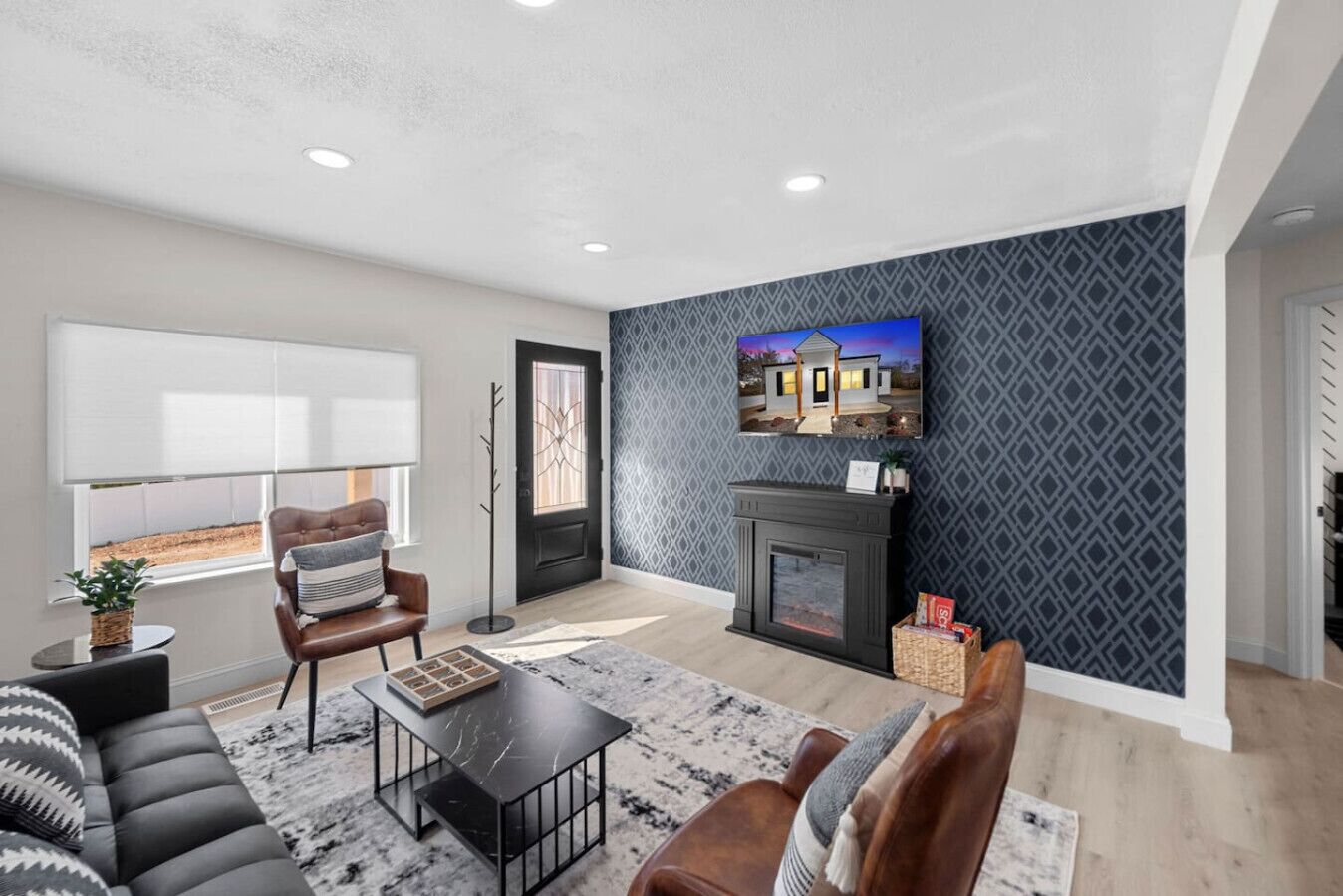 TV, fireplace