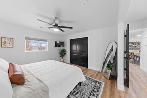 4 bedrooms, desk, iron/ironing board, travel crib