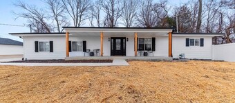 The Getaway House | St Charles 4BR Sleeps 11 Game Room | Hot Tub | Mercer Stays