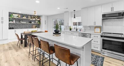 Discover, Winter SALE, Game RM, Hot Tub .5 Acres, 1blk to Family Arena