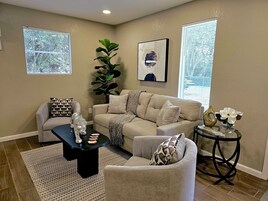 Comfort Apartment#3, 1 QueenBed w/ FullSize SofaBed, DiningRoom, LivingRoom, FullBathroom, Lakeside | Living area | Smart TV