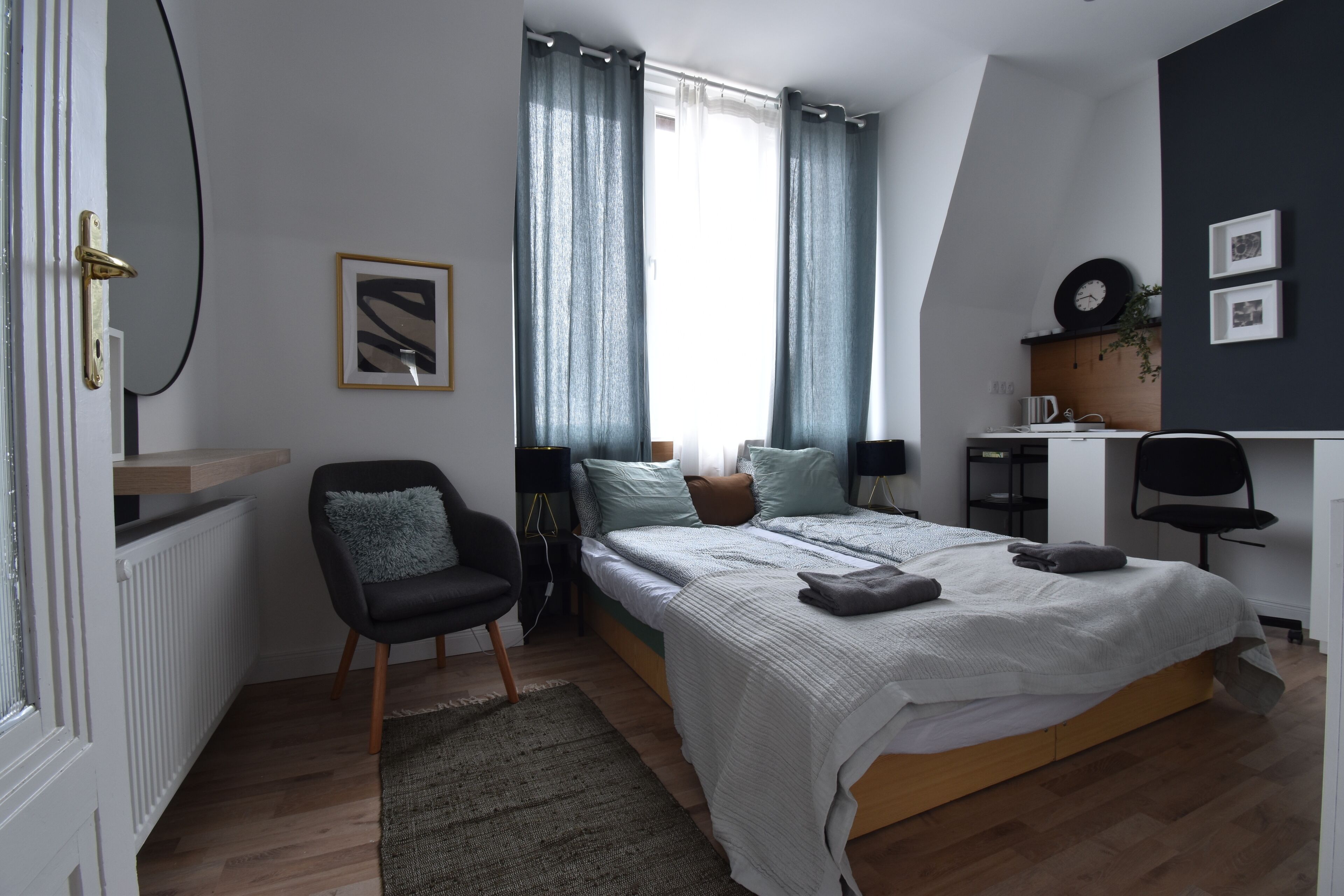 4 makuuhuonetta, silitysrauta/-lauta, Wi-Fi, vuodevaatteet