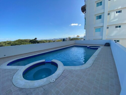 Elegant downtown Suite F8