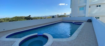 Elegant downtown Suite F8