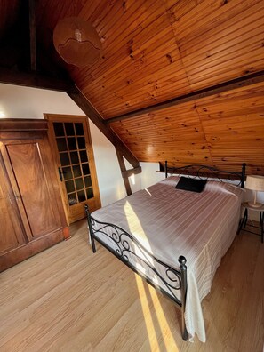 2 chambres, fer et planche à repasser, Wi-Fi gratuit, draps fournis