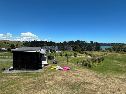 Cabin Kaipara bliss/ peaceful, . Pet friendly