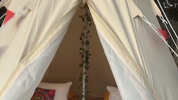 2 bedrooms, travel cot, free WiFi, bed sheets