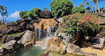 Gorgeous Remodeled hotel suite in Princeville w/ pools & beach access, sleeps 4