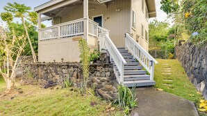 Exterior - 1 Mi to Dtwn: Dreamy Kailua-Kona Home w/ Balconies (Kailua-Kona)