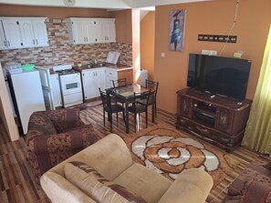 Smart TV - Fully furnished, charming 1-bedroom apartment in Union Estate PTE MICHEL (PTE MICHEL)