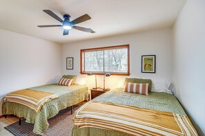 4 chambres, bureau, accès Internet, draps fournis