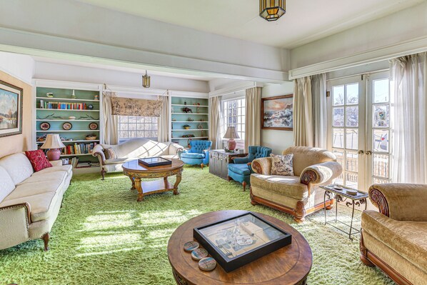 TV, books, stereo