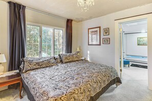 4 bedrooms, iron/ironing board, travel crib, internet