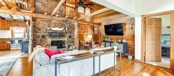 Waterfront Log Cabin in Kentucky: Fire Pit, Grill!