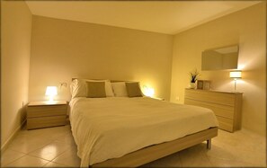 6 bedrooms, iron/ironing board, WiFi, bed sheets