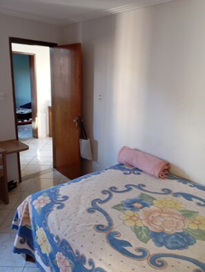 3 bedrooms, iron/ironing board, WiFi, bed sheets - Safe apartment, easy access to buses, taxis, hospitals, market, city center. (Salvador)