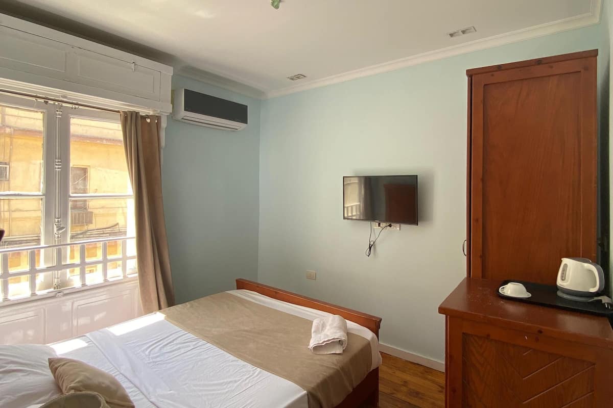 Minibar, desk, free WiFi, bed sheets
