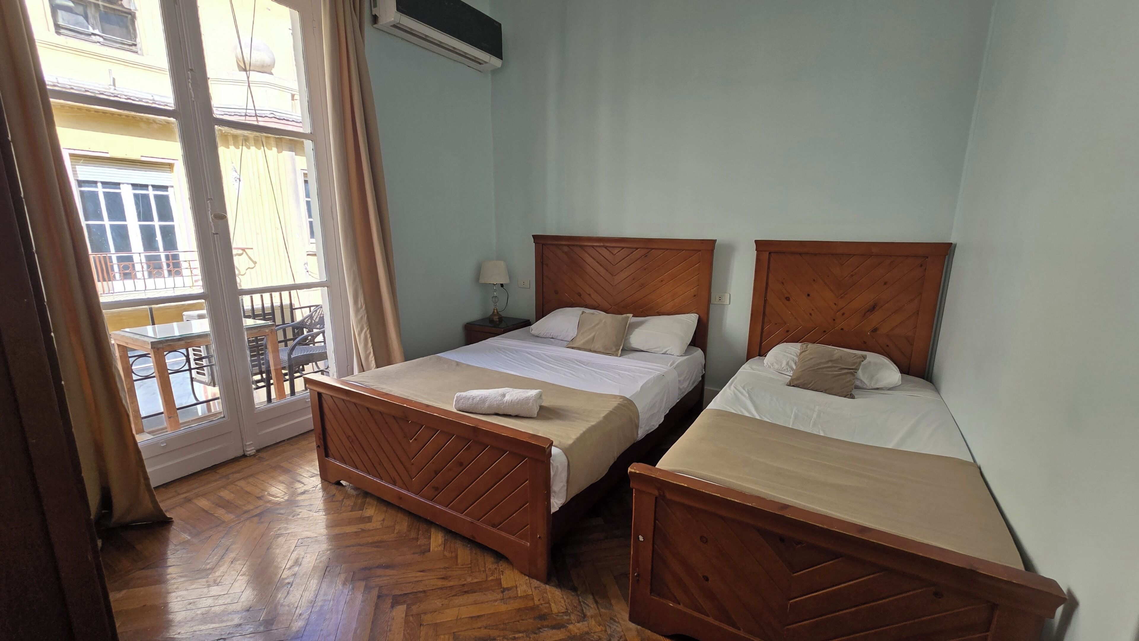 Minibar, free WiFi, bed sheets