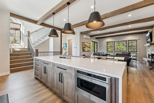 Luxurious 2025 build 4-bdrm townhome in Keystone - Closest to lifts w/ hot tub