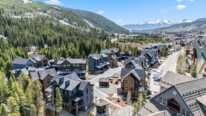 Exterior - Luxurious 2025 build 4-bdrm townhome in Keystone - Closest to lifts w/ hot tub (Keystone)