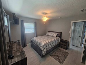 3 habitaciones, tabla de planchar con plancha, wifi y ropa de cama 
