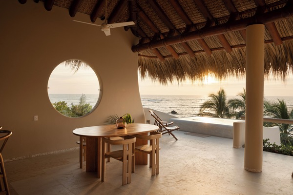 Luxury Condo, 3 Bedrooms, Balcony, Beach View | Dining room