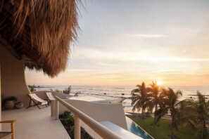 Luxury-Apartment, 3 Schlafzimmer, Balkon, Strandblick | Terrasse/Patio