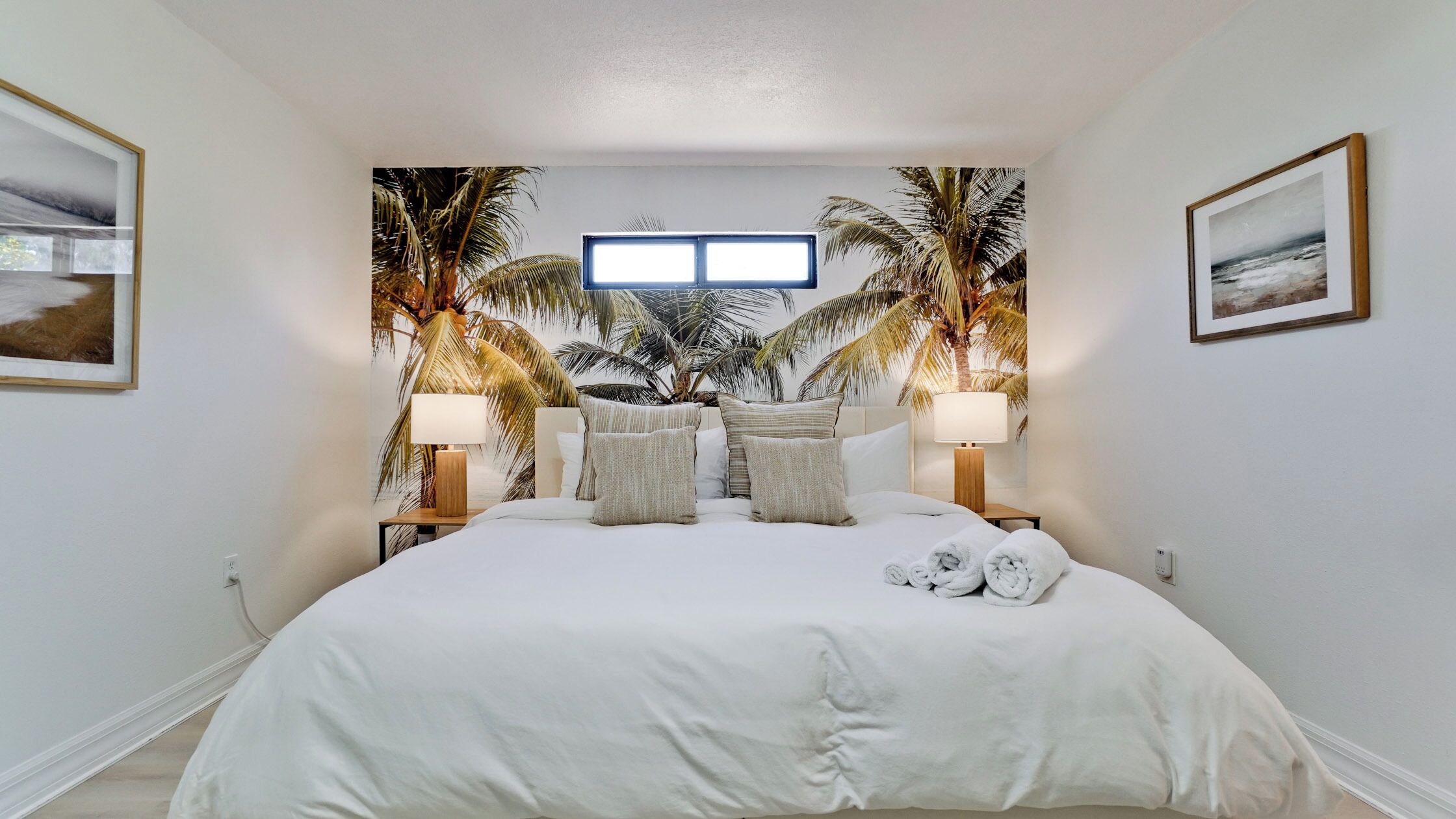 3 chambres, bureau, fer et planche à repasser, lit parapluie