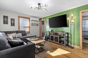 Smart TV, books - Downtown Oasis Walk to UTC, Zoo & Erlanger Pets (Chattanooga)