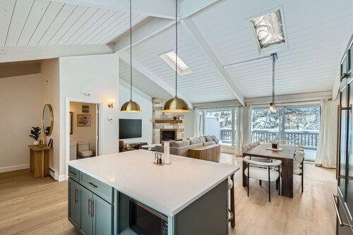Townhouse with private hot tub in Eagle Vail