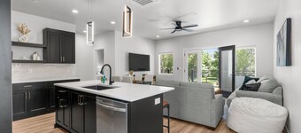 New Modern 2-Bedroom Retreat in Downtown Hurricane Near Zion & Bryce Canyon!
