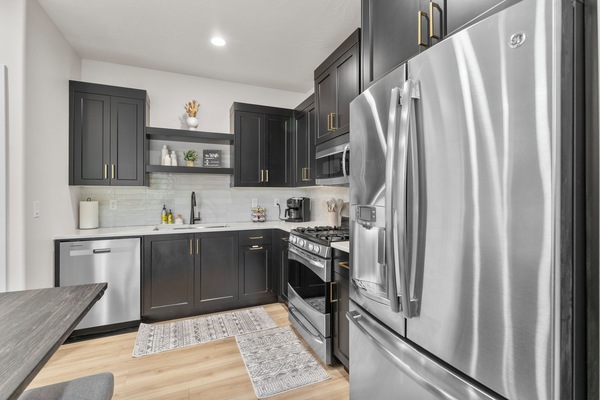 Full Kitchen (1)