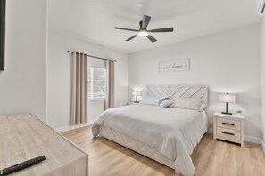 1 slaapkamer, een strijkplank/strijkijzer, wifi, beddengoed