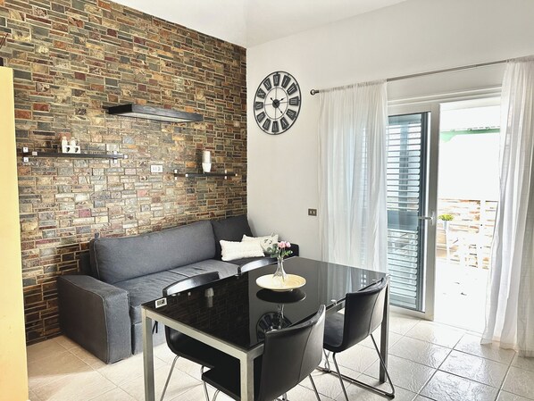 TV - Pambnb - House next to the Beach, Terrace, Fiber Wi-Fi, BBQ (Abades)