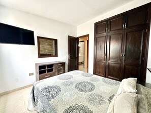2 habitaciones, tabla de planchar con plancha, wifi y ropa de cama 