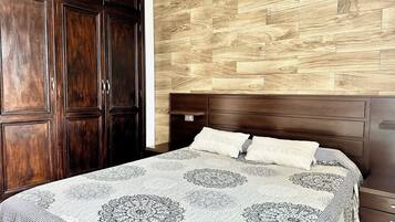 2 dormitorios, tabla de planchar con plancha, wifi y ropa de cama