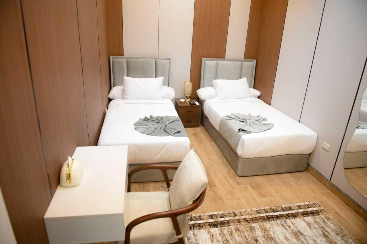 Kahden hengen deluxe-huone (yksi tai kaksi sänkyä) | Egyptinpuuvillaiset lakanat, ylelliset vuodevaatteet