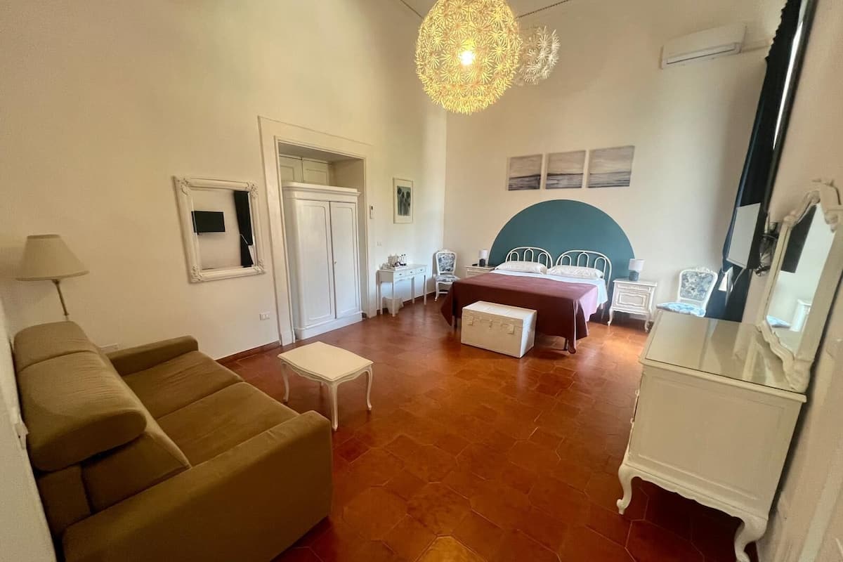 Comfort Quadruple Room | In-room safe, blackout drapes, iron/ironing board, free WiFi