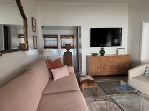 Smart TV, videogames, livros, aparelho de som