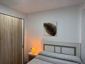 2 bedrooms, WiFi, bed sheets