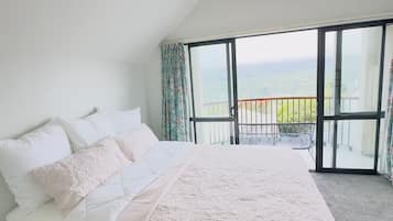 4 bedrooms, desk, iron/ironing board, WiFi
