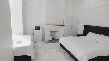 Family Double Room | Minibar, iron/ironing board, free WiFi