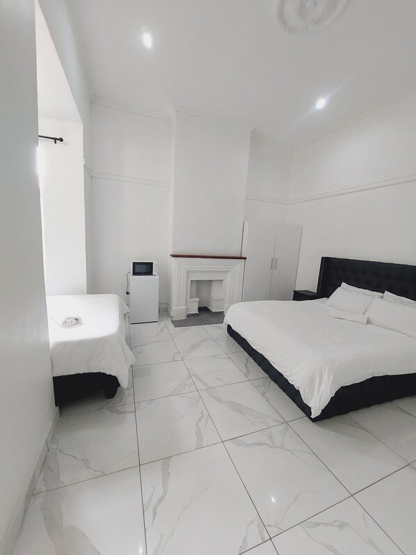 Family Double Room | Minibar, iron/ironing board, free WiFi