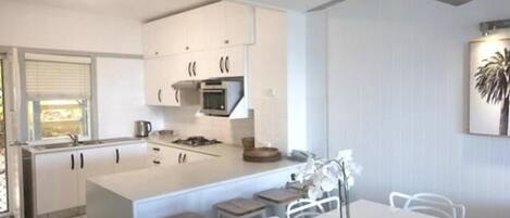 Fridge, microwave