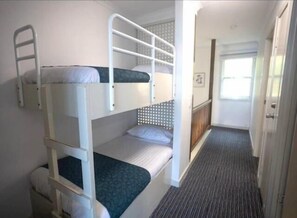 2 Schlafzimmer, Bügeleisen/Bügelbrett, kostenloses WLAN