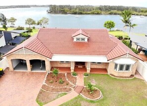 Exterior - Crystal Palms, where every moment is a chance to unwind and embrace the beauty of coastal living. (Yamba)