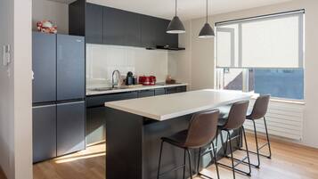 Coffee/tea maker, fridge, microwave, oven