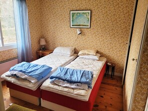 2 bedrooms, iron/ironing board